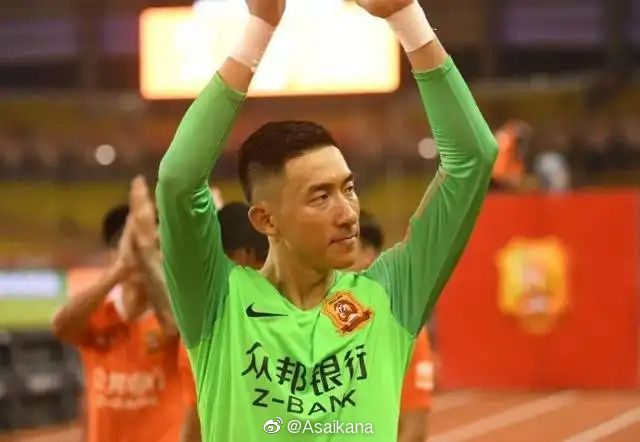 欧联-勒沃库森2-0赫根5战全胜锁头名 药厂各赛事豪取14连胜北京时间12月1日凌晨4时，欧联杯H组第5轮，勒沃库森客场对阵赫根。